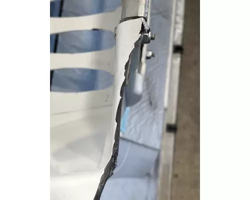 FREIGHTLINER Cascadia 126 Side Fairing