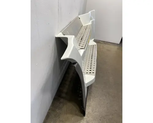 FREIGHTLINER Cascadia 126 Side Fairing