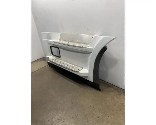 FREIGHTLINER Cascadia 126 Side Fairing
