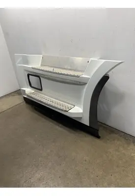 FREIGHTLINER Cascadia 126 Side Fairing