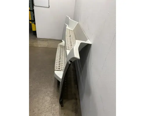 FREIGHTLINER Cascadia 126 Side Fairing