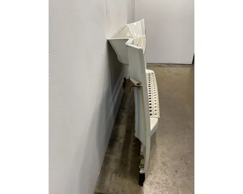 FREIGHTLINER Cascadia 126 Side Fairing