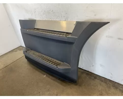 FREIGHTLINER Cascadia 126 Side Fairing