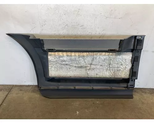 FREIGHTLINER Cascadia 126 Side Fairing