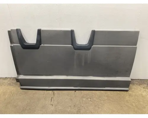 FREIGHTLINER Cascadia 126 Side Fairing