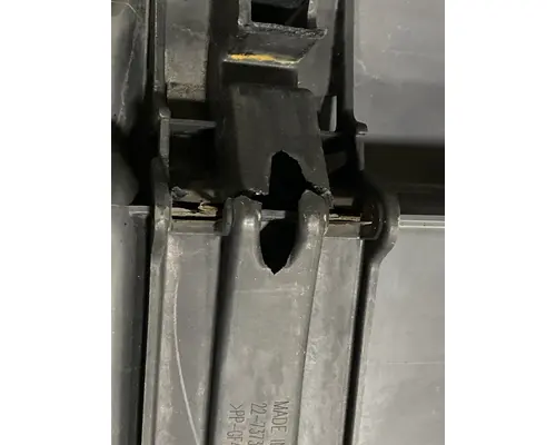 FREIGHTLINER Cascadia 126 Side Fairing