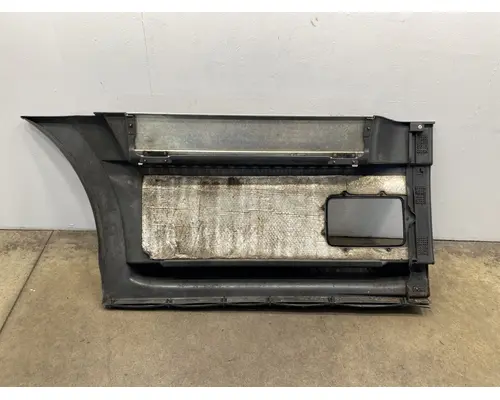 FREIGHTLINER Cascadia 126 Side Fairing