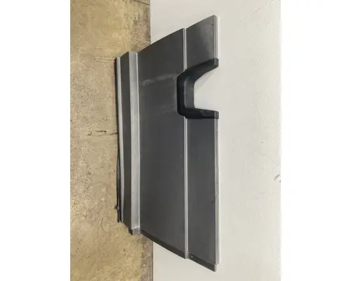 FREIGHTLINER Cascadia 126 Side Fairing