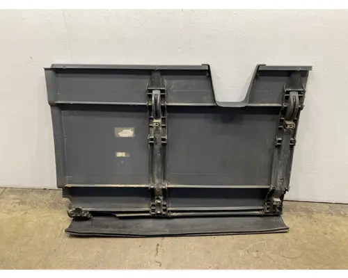 FREIGHTLINER Cascadia 126 Side Fairing