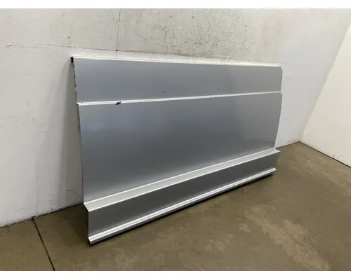 FREIGHTLINER Cascadia 126 Side Fairing
