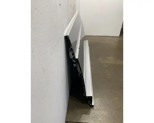 FREIGHTLINER Cascadia 126 Side Fairing