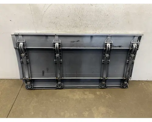 FREIGHTLINER Cascadia 126 Side Fairing