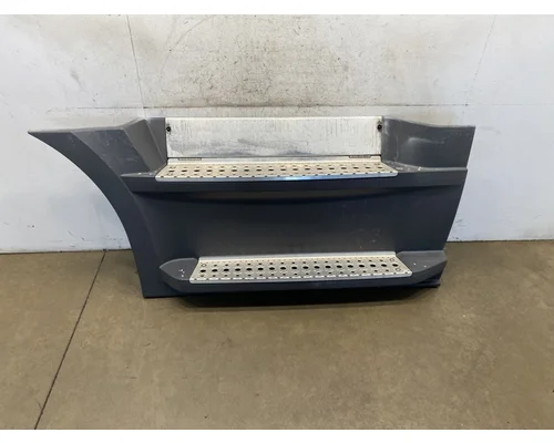 FREIGHTLINER Cascadia 126 Side Fairing