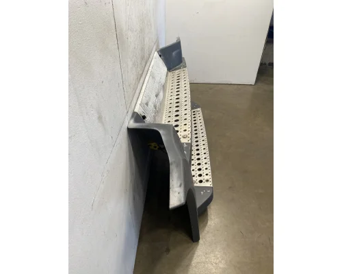 FREIGHTLINER Cascadia 126 Side Fairing