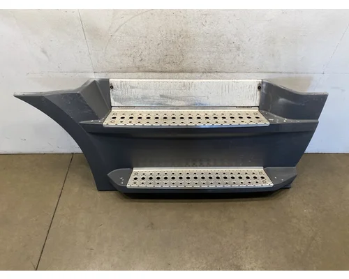 FREIGHTLINER Cascadia 126 Side Fairing