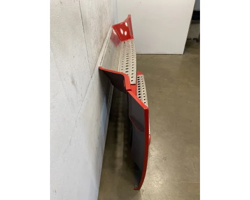 FREIGHTLINER Cascadia 126 Side Fairing