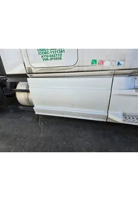 FREIGHTLINER Cascadia 126 Side Fairing
