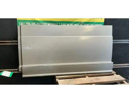 FREIGHTLINER Cascadia 126 Side Fairing