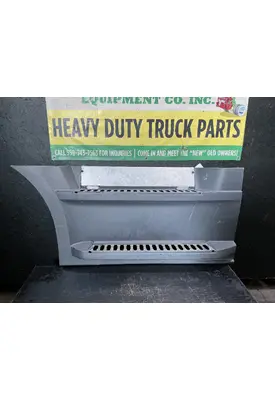 FREIGHTLINER Cascadia 126 Side Fairing