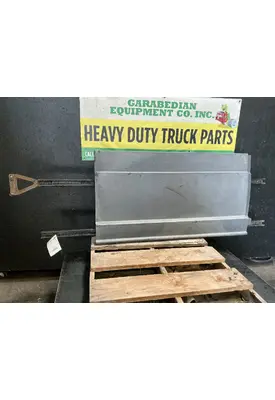 FREIGHTLINER Cascadia 126 Side Fairing