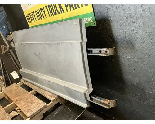 FREIGHTLINER Cascadia 126 Side Fairing