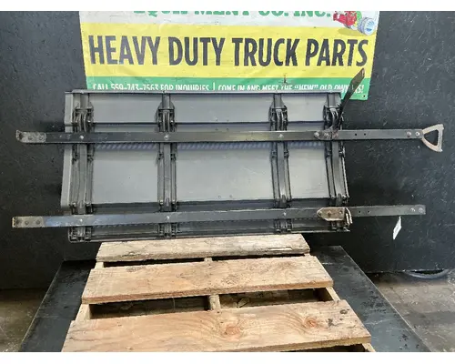 FREIGHTLINER Cascadia 126 Side Fairing