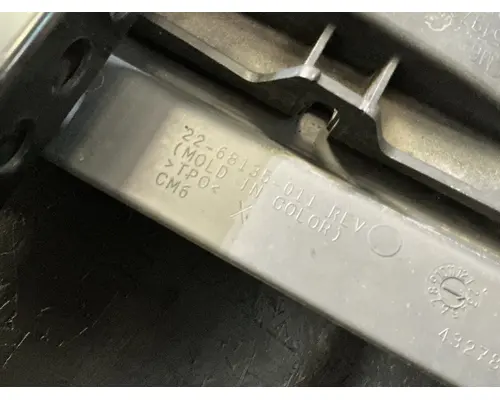 FREIGHTLINER Cascadia 126 Side Fairing