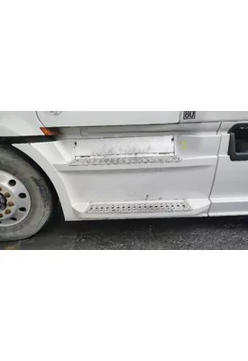 FREIGHTLINER Cascadia 126 Side Fairing