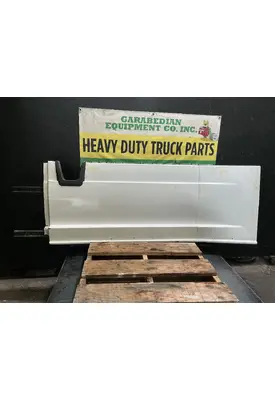 FREIGHTLINER Cascadia 126 Side Fairing