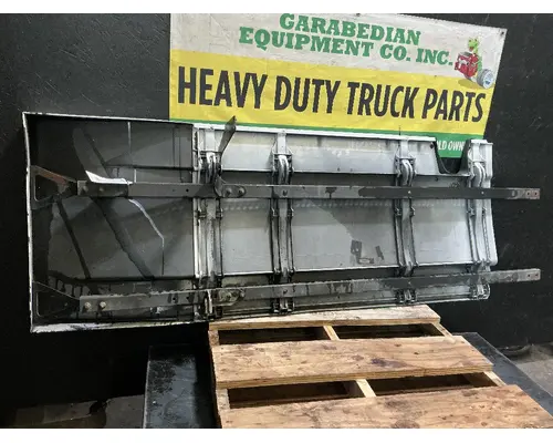 FREIGHTLINER Cascadia 126 Side Fairing