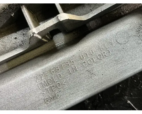 FREIGHTLINER Cascadia 126 Side Fairing