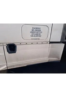 FREIGHTLINER Cascadia 126 Side Fairing