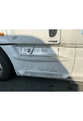 FREIGHTLINER Cascadia 126 Side Fairing