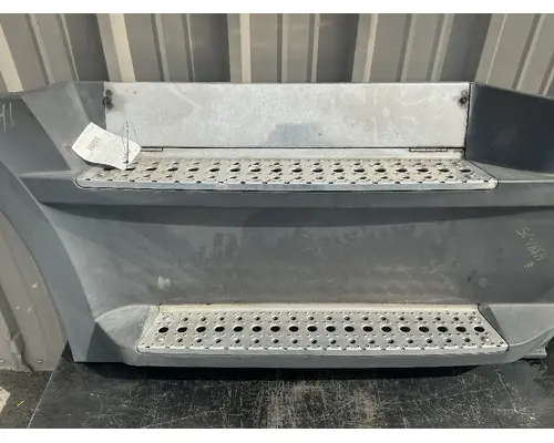 FREIGHTLINER Cascadia 126 Side Fairing
