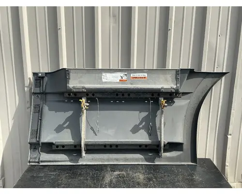 FREIGHTLINER Cascadia 126 Side Fairing