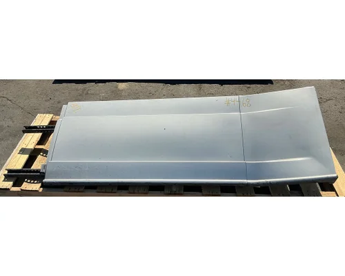 FREIGHTLINER Cascadia 126 Side Fairing