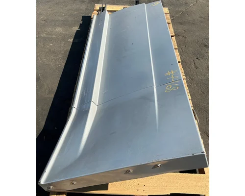 FREIGHTLINER Cascadia 126 Side Fairing