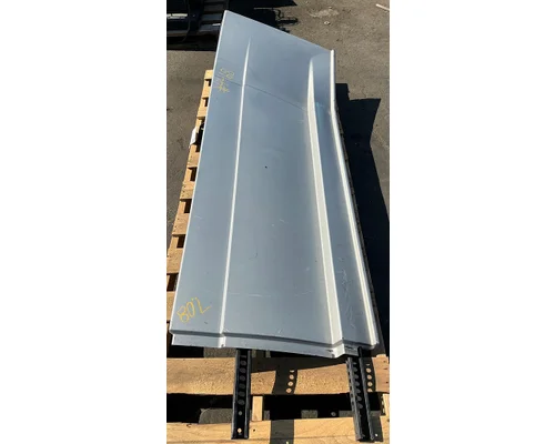 FREIGHTLINER Cascadia 126 Side Fairing