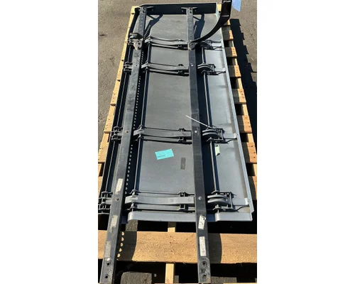 FREIGHTLINER Cascadia 126 Side Fairing