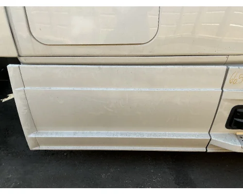 FREIGHTLINER Cascadia 126 Side Fairing