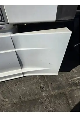 FREIGHTLINER Cascadia 126 Side Fairing