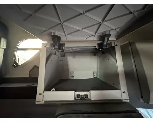 FREIGHTLINER Cascadia 126 Sleeper Cabinet, Drivers Side