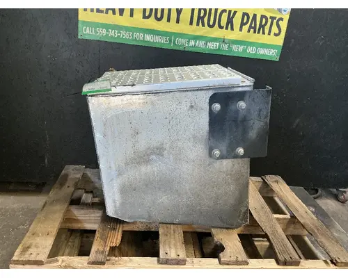 FREIGHTLINER Cascadia 126 Tool Box