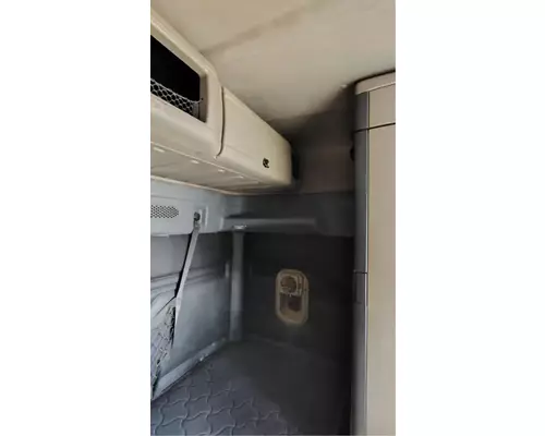 FREIGHTLINER Cascadia 132 Cab Assembly