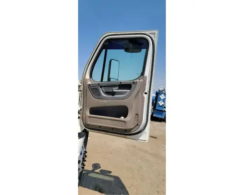 FREIGHTLINER Cascadia 132 Door Assembly, Front