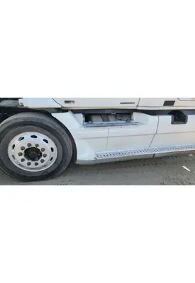 FREIGHTLINER Cascadia 132 Side Fairing