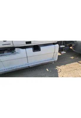 FREIGHTLINER Cascadia 132 Side Fairing
