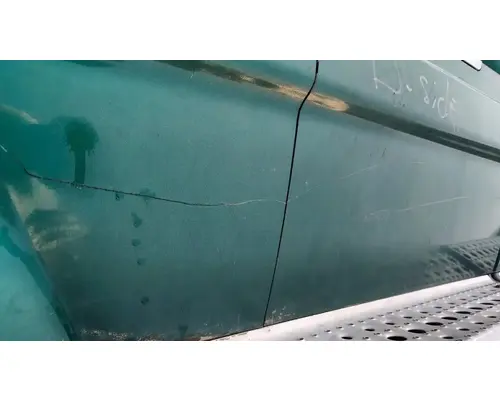 FREIGHTLINER Cascadia 132 Side Fairing