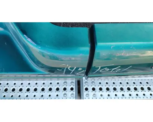 FREIGHTLINER Cascadia 132 Side Fairing