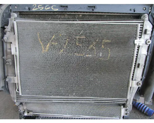 FREIGHTLINER Cascadia_40621 AC Condenser